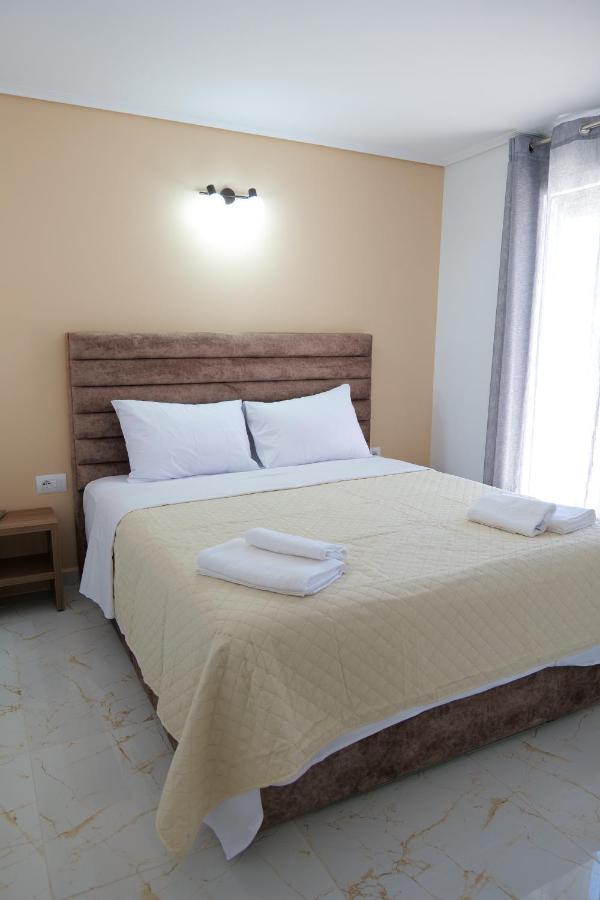 Elite Hotel Sarandë Exteriör bild