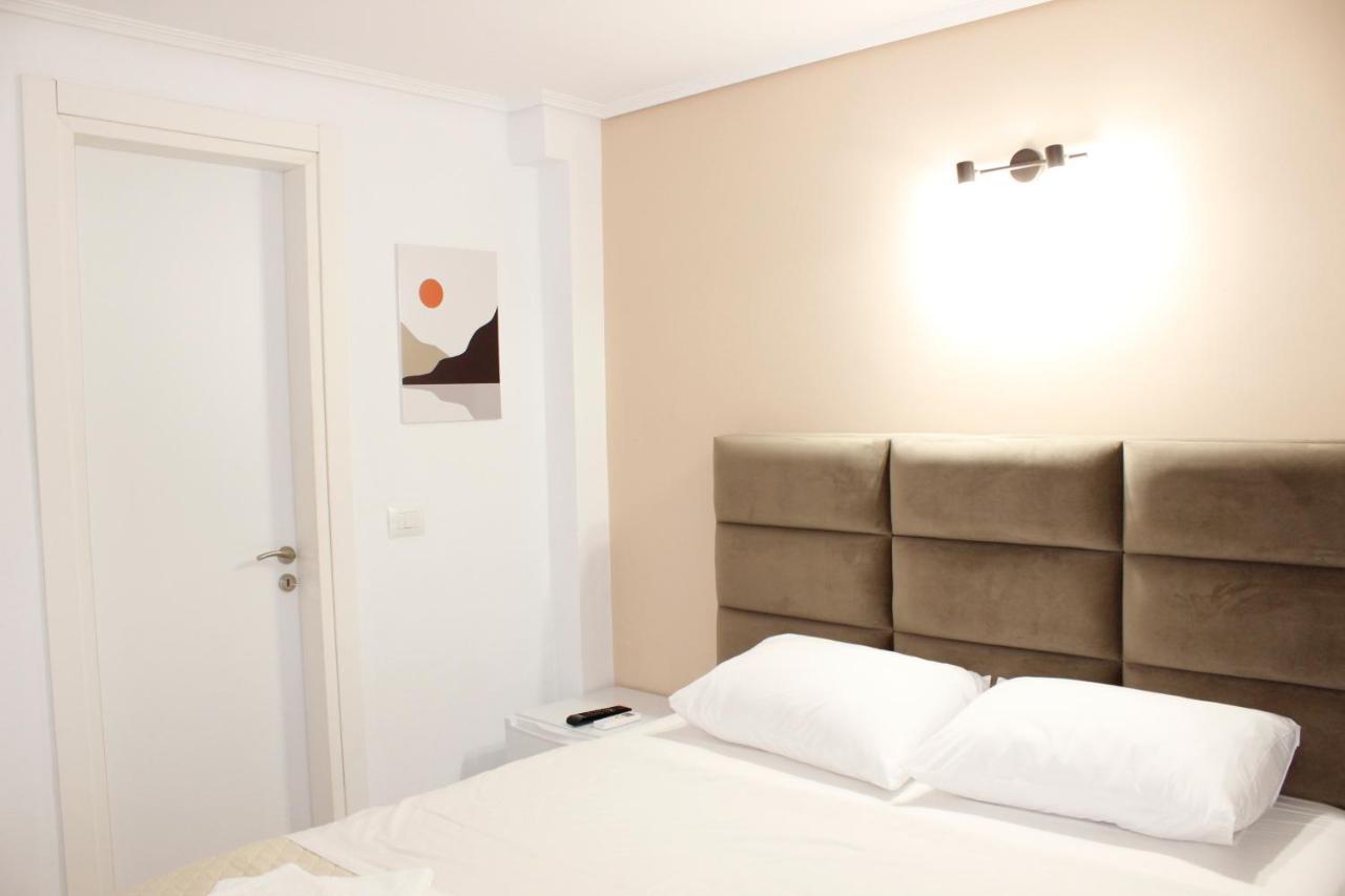 Elite Hotel Sarandë Exteriör bild