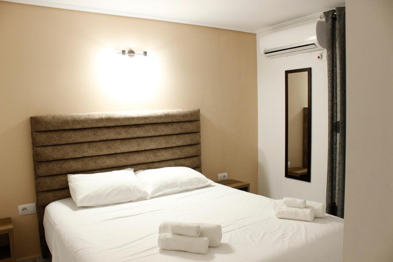 Elite Hotel Sarandë Exteriör bild